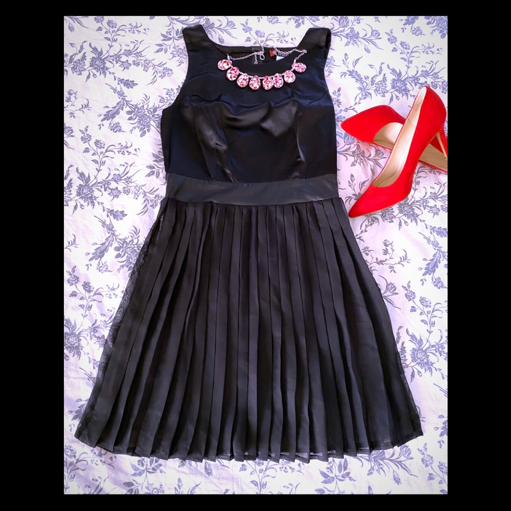 Classic Small black Dress